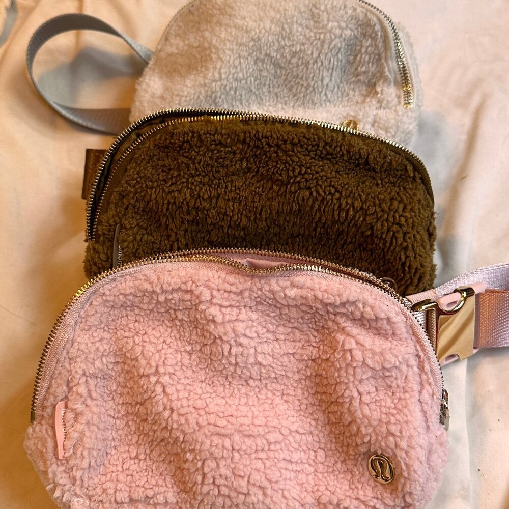 TRIO of Everywhere Belt Bag 1L Fleece: Light Ivory/Burnt Caramel/Pink Mist